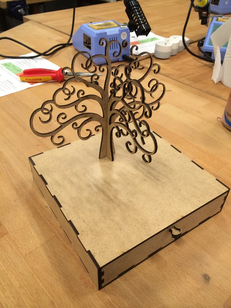 Jewelry box with earring tree 1