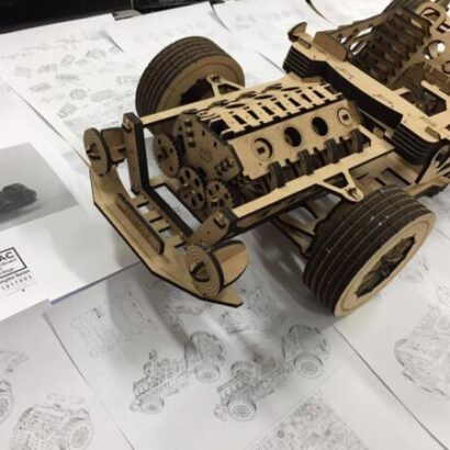 vector V8 CAR Model