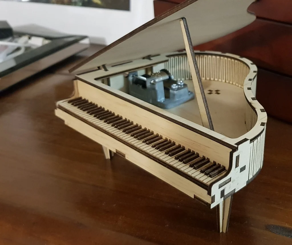 Caixa de música para piano de cauda