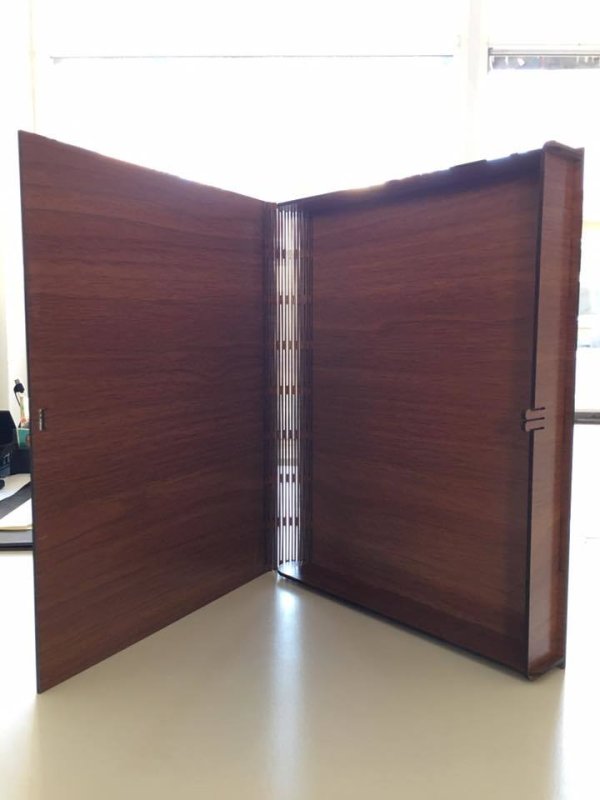 Caixa para livros em MDF cortada