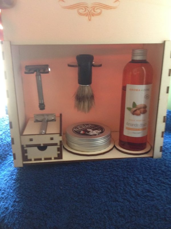 Estação de caixa de barbear com corte a laser